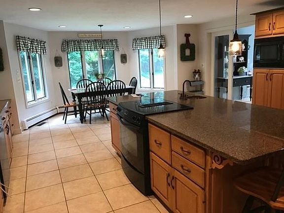 5th image of 20 Fox Hill Dr