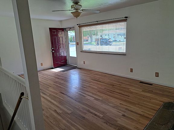 3rd image of 1025 Terry Dr