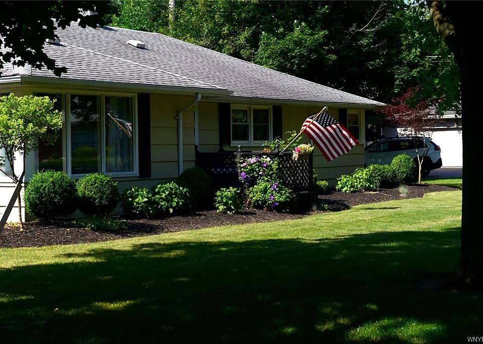 1st image of 440 Park Club Ln