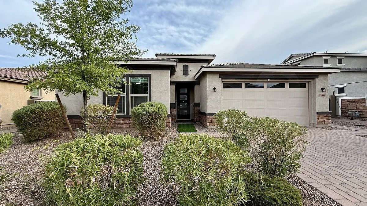 4 bed, 3.0 bath, 2520 sqft, $3,149 — Photo 1