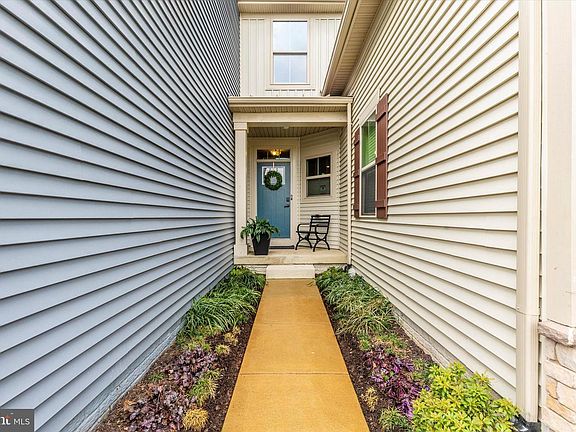 3rd image of 6028 Calla Pl