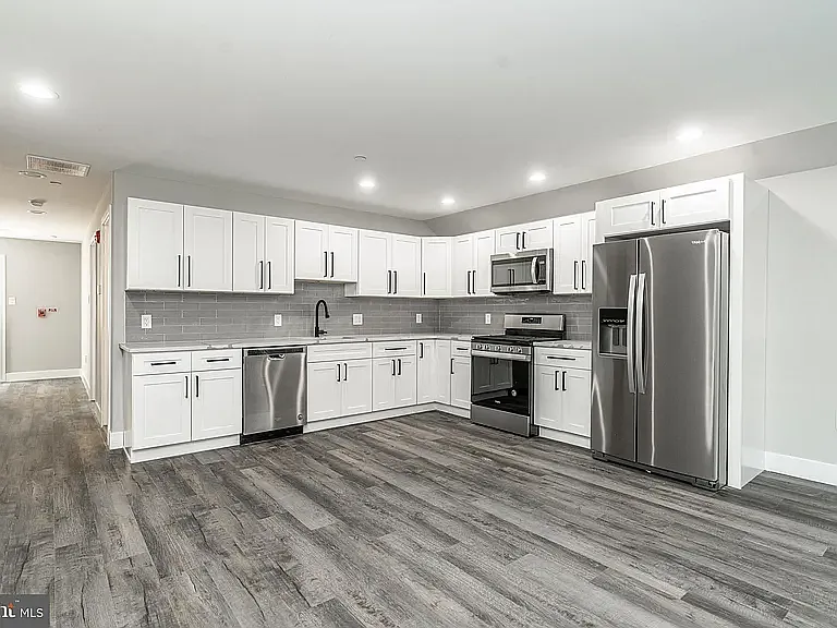 2 bed, 1053 sqft, $2,600 — Photo 2