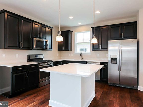 3rd image of 1 Hudgins Farm Cir