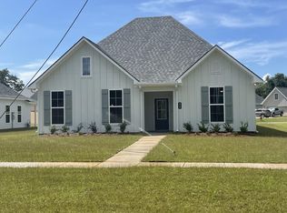 820 Old Spanish Trl, Bay Saint Louis, MS 39520