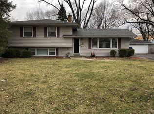 108 Robin Hill Dr, Naperville, IL 60540