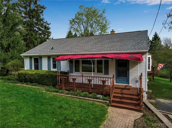 1598 Hubbard Rd, East Aurora, NY 14052