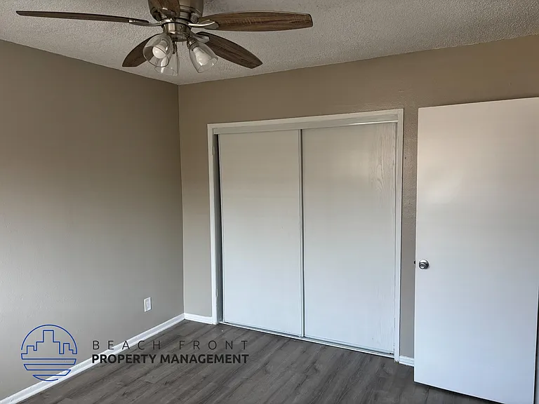 117 E Leatrice Ln — Photo 5