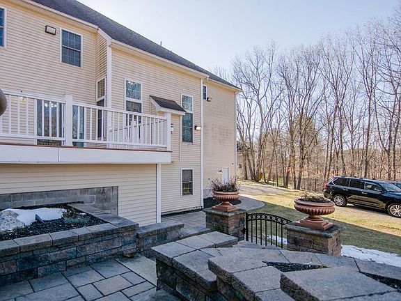 5th image of 5 Hawkes Brook Ln