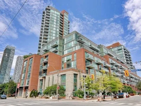 112 George St #S828, Toronto, ON M5A 2M5