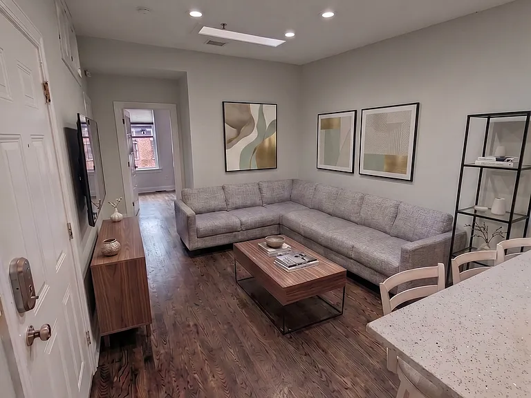 912 Park Ave #4 — Photo 3
