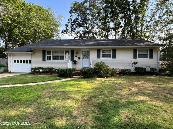 8 Corey Drive, Oakhurst, NJ 07755