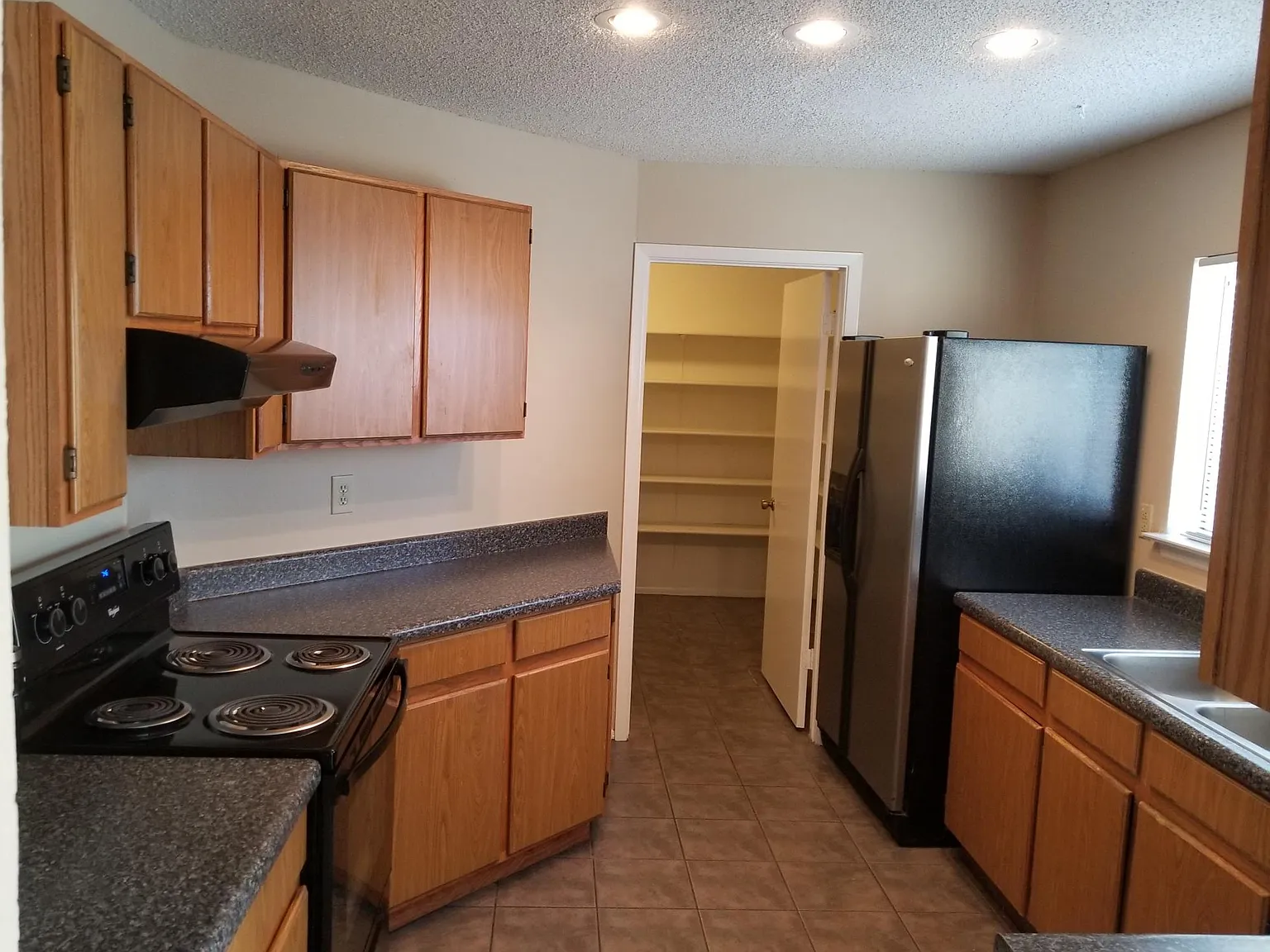 3 bed, 2.5 bath, 1582 sqft, $1,795 — Photo 4