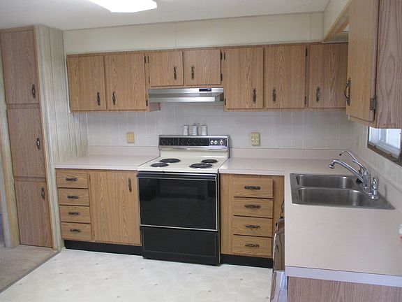 3rd image of 317 Hawthorne Blvd