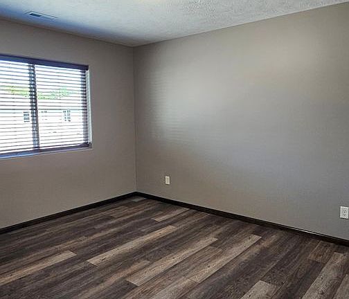 5th image of 816 Phoenix Ct #B