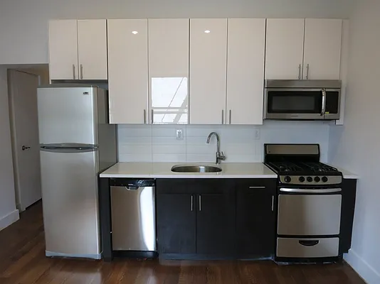 Rented by Bohemia Realty Group | media 12