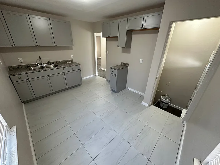 1073 Center St — Photo 9