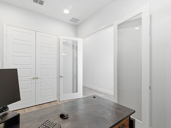 3rd image of 915 Winter Cherry Ln