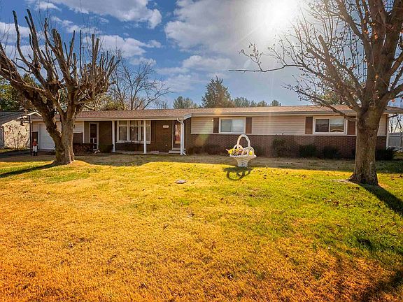 3rd image of 908 Fairlane Dr