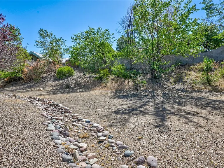 379 Badger Ct — Photo 34