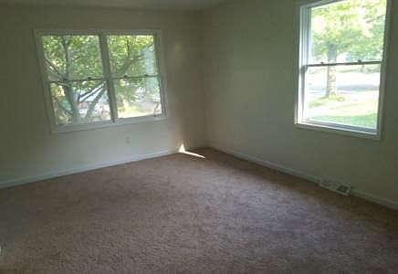 2nd image of 1221 Clark St