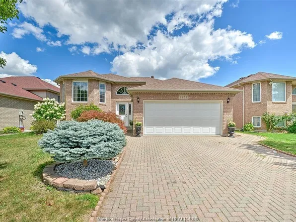 2250 Everts Ave, Windsor, ON N9B 3X3