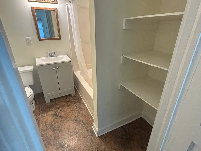 718 W Ionia St #3 — Photo 6