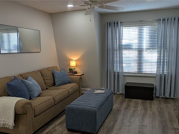 3rd image of 210 N Ross St APT F