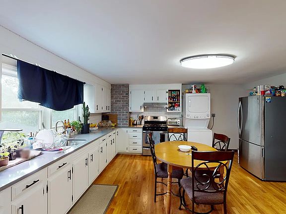 5th image of 57 Newbury St #2