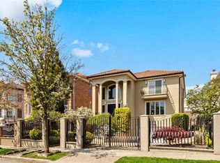 14421 South Dr, Flushing, NY 11357