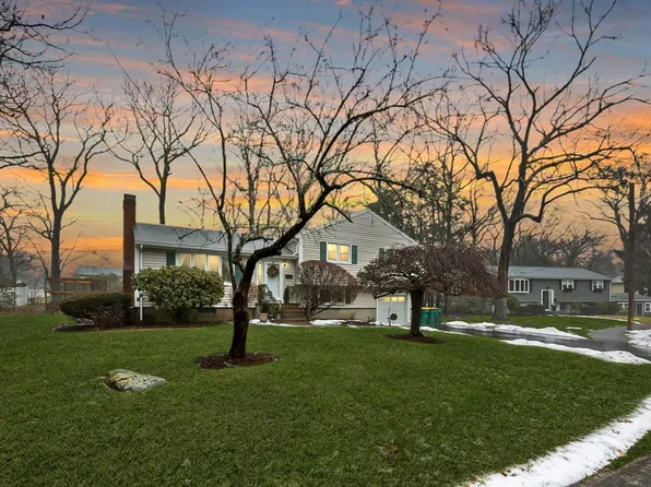 43 Westover Pkwy, Norwood, MA 02062