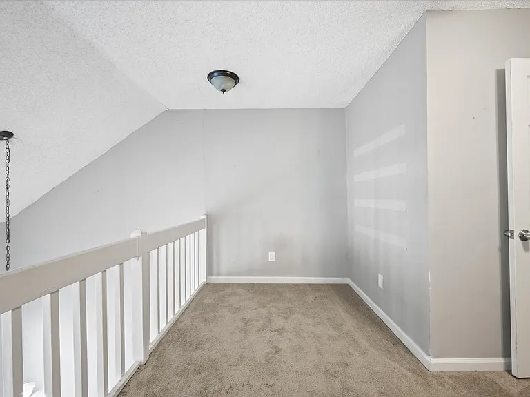 1119 Waggoner Ct W — Photo 28