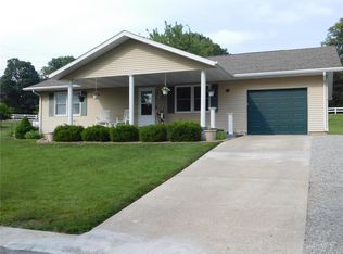 3 Oak Ridge Pond Rd, Hannibal, MO 63401