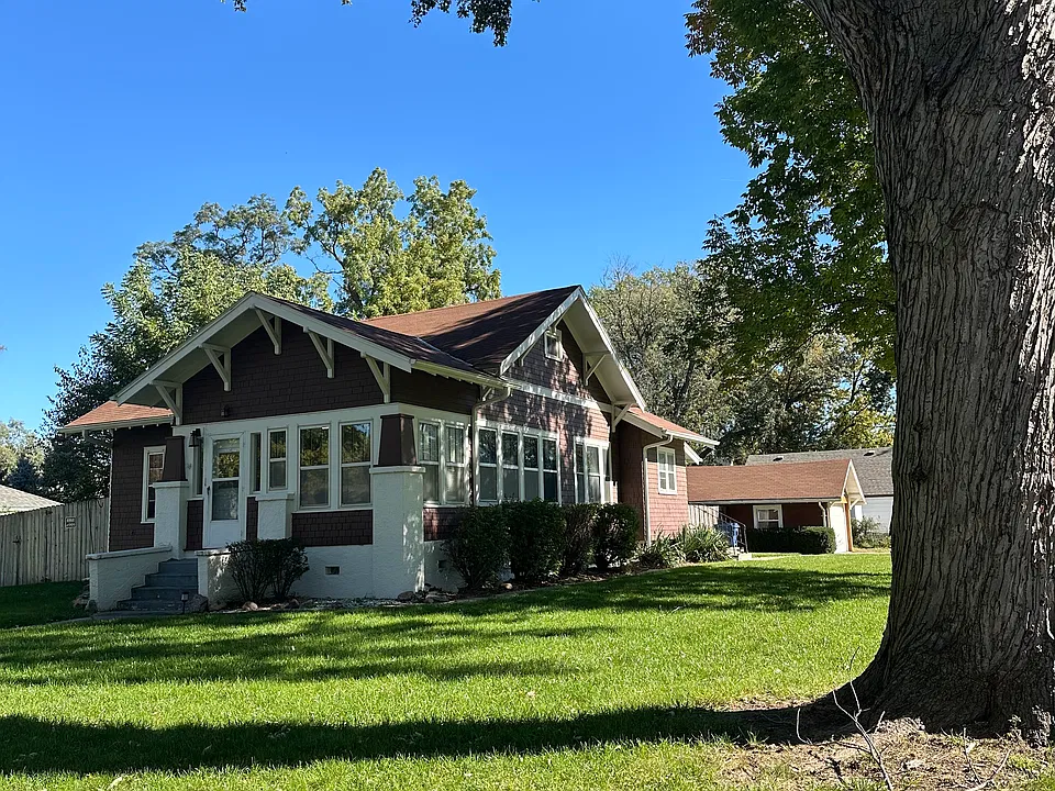 1911 Main St