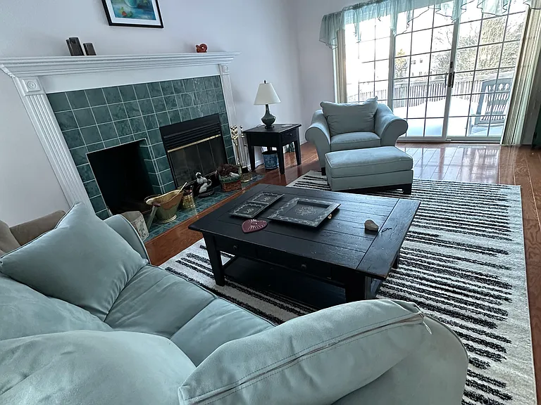 Faye Dr — Photo 2