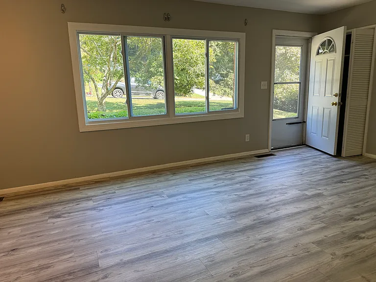 3063 Anthony Dr — Photo 2