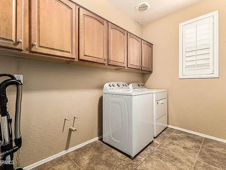 2858 E Shannon St — Photo 14