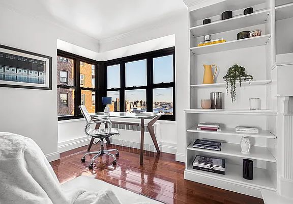 5th image of 266 Broadway APT B1806