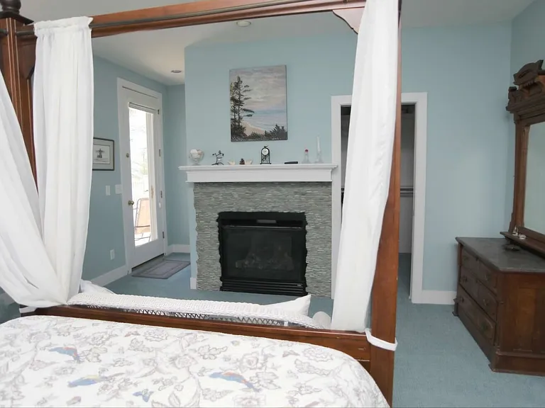 4455 N Lakeshore Dr — Photo 40