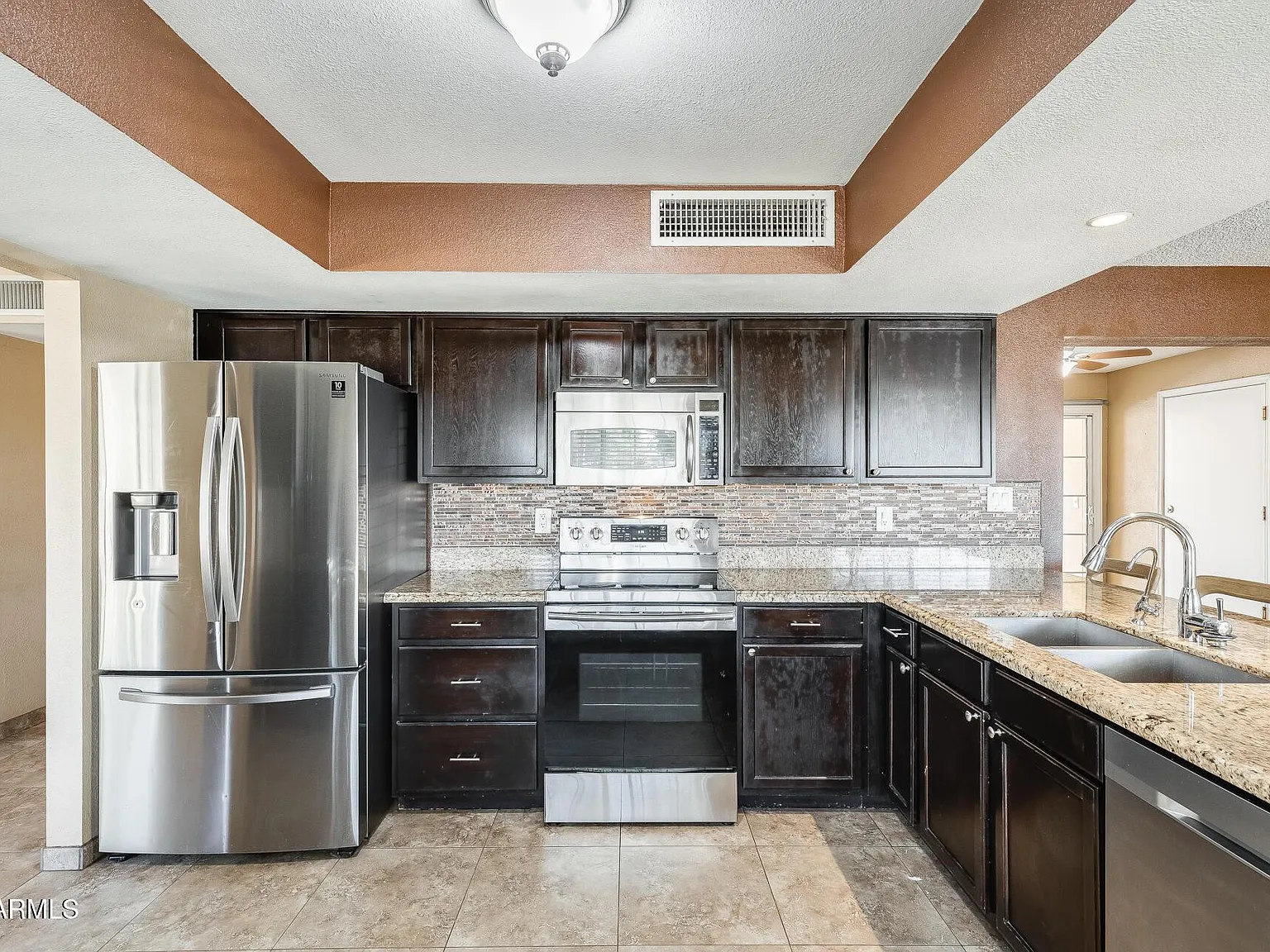 4 bed, 2.0 bath, 1377 sqft, $2,900 — Photo 2