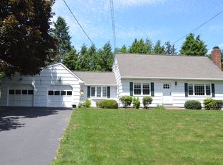 16 Baldwin Rd, Newtown, CT 06470