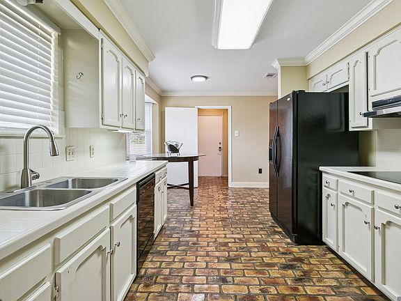 5th image of 16620 Appomattox Ave