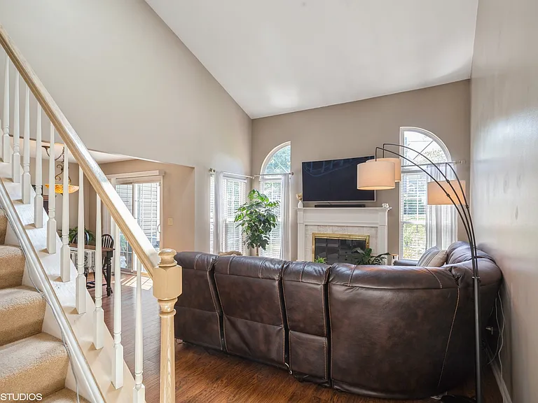 707 Clover Hill Ct — Photo 6