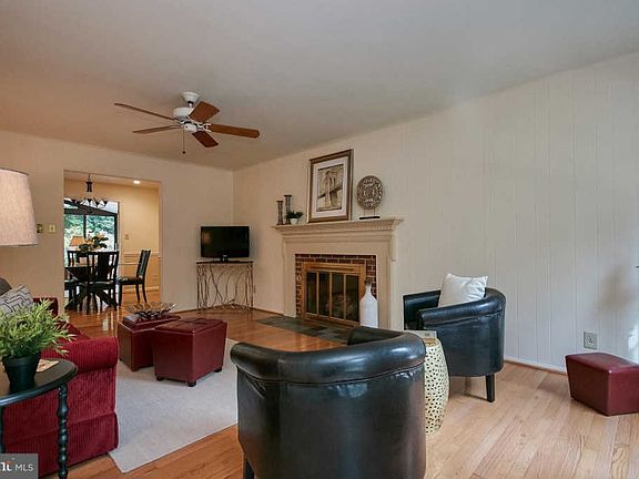 3rd image of 115 Saratoga Waye NE