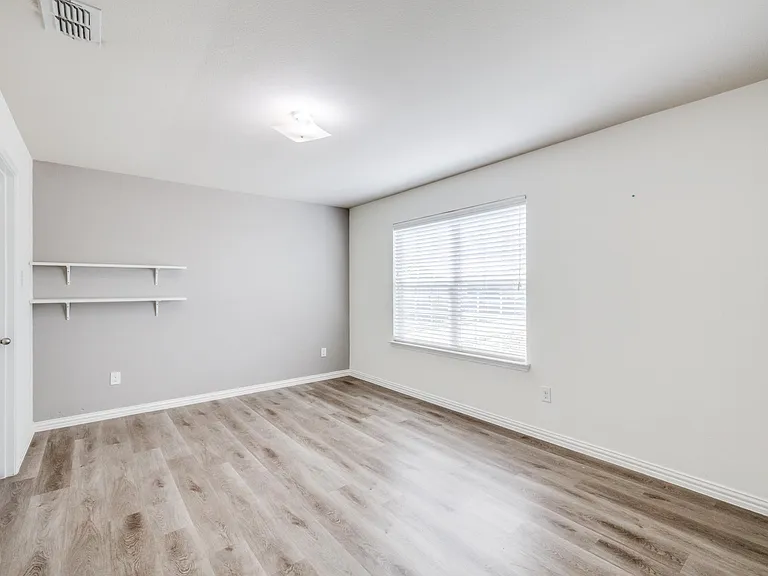 915 Penny Royal Ct — Photo 17
