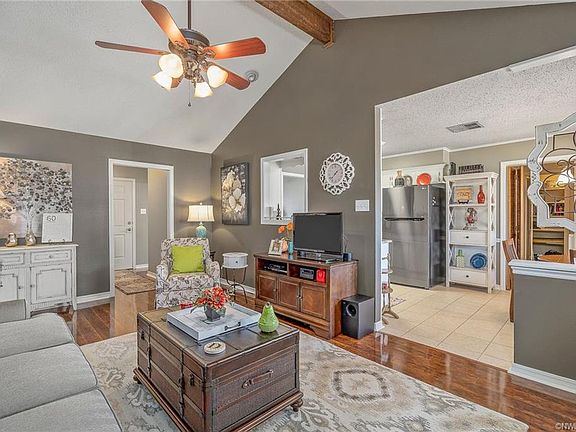 5th image of 5303 Lauri Ln
