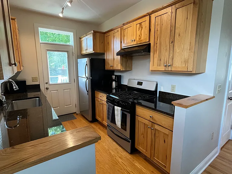 913 N Maple St — Photo 22