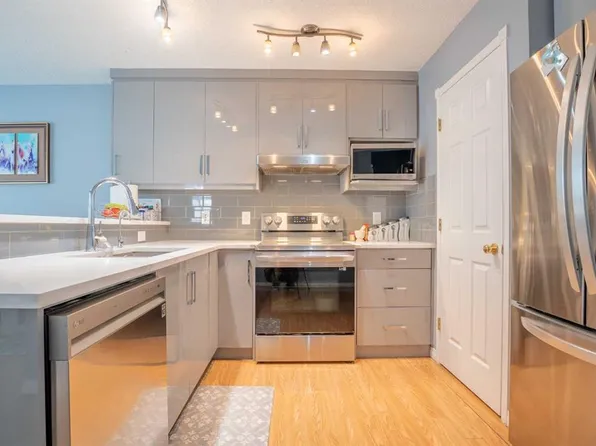 37 N Marthas Haven Mnr NE, Calgary, AB T3J 3X8