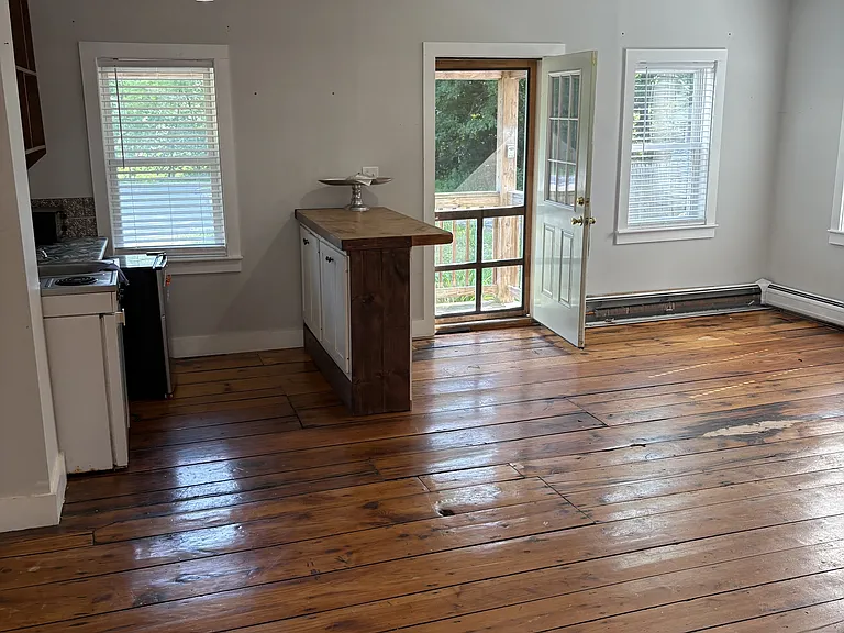 874 Main St #4 — Photo 5