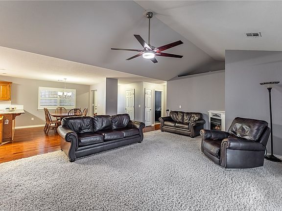 3rd image of 19 Watson Ln