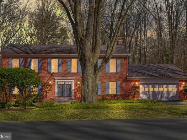 10512 Samaga Dr, Oakton, VA 22124